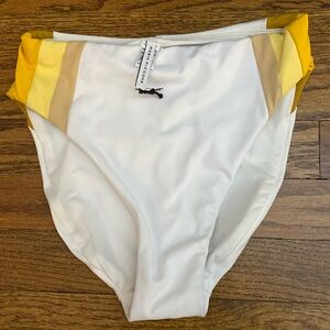 Robin Piccone Woman’s Size Small White Bikini Bottoms. NEW